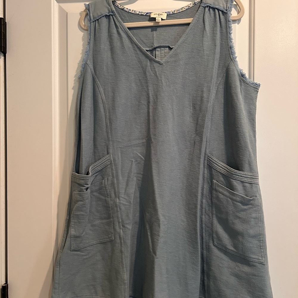 Chic Sleeveless Blue Dress with Pockets